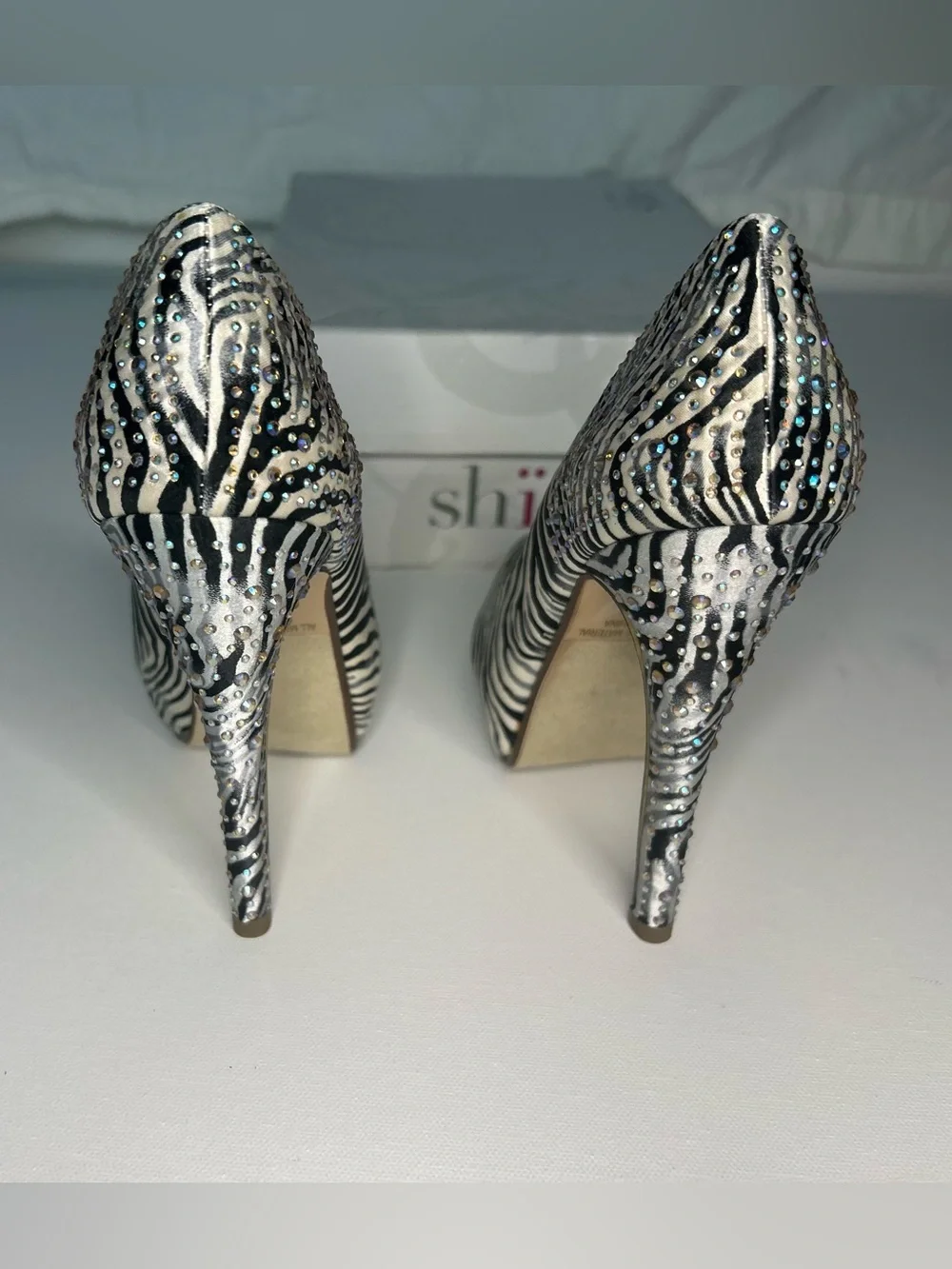 Shi by Journeys Zebra Print Peep Toe Platform Pumps Heels New In Box Size 6 Glam